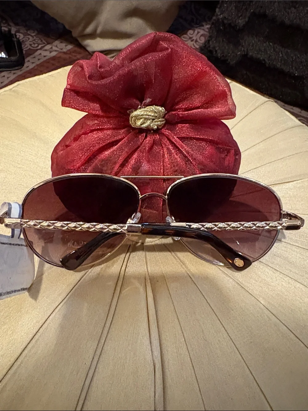 NWT Oscar de la Renta Gold Frame Brown Lens Aviator Sunglasses with Orange Pouch